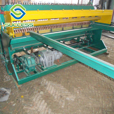 China 2m hoge snelheid wit geverfde staaldraadnetmachine leverancier