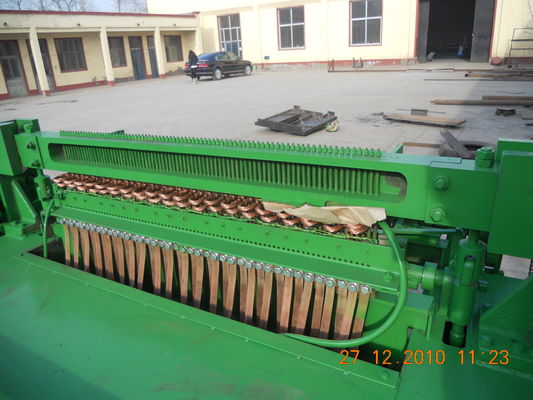 China 0.8-1.2 mm Lasdraad Automatische hek Lasmachine Met PLC En Inverter leverancier