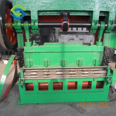 China 2m breedte op maat gemaakte stalen hekmaasmachine productie hoge vraag leverancier