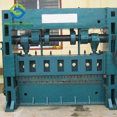 China Op maat gemaakte en veelzijdige productie Diamantgatvorm uitgebreide metaalmachine voor op maat gemaakte productiebehoeften leverancier